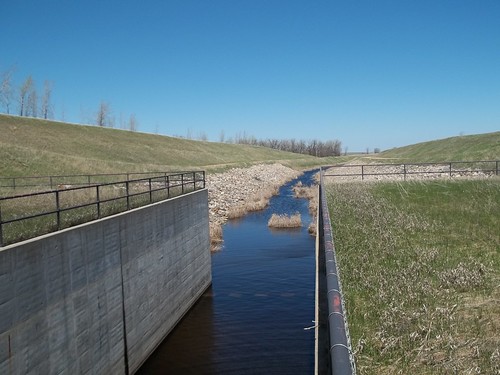 fish project canal bureau dam screen reclamation garrison diversion spillway mcclusky