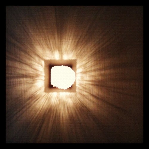 房內的燈