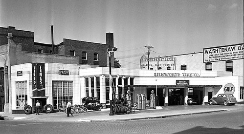 Silkworth Gulf gas station, NE corner East Huron and N. 4th Avenue, Ann Arbor, 1938.