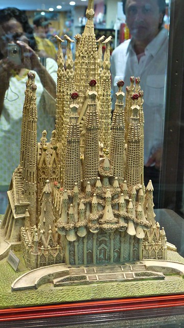 P1100419 Barcelone, Sagrada Familia, maquette de la façade de la Gloire ...