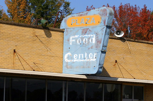 plaza sign neon tn tennessee foodcenter dyersburg dyercounty us51 southdyersburg bmokneon