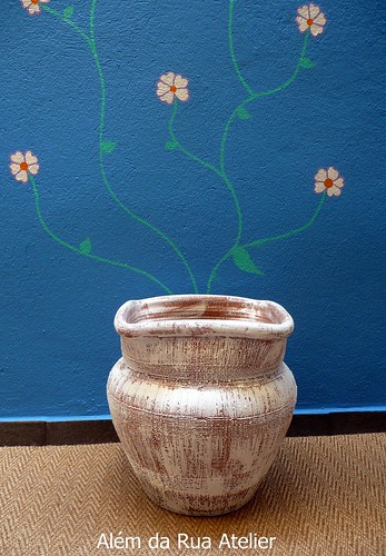 Vaso de cerâmica pintado à mão