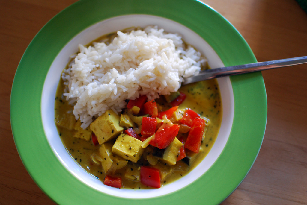 Kokos-Curry mit Tofu, Gemüse und Reis