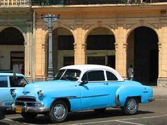Cyan blue Russian Lada and american vintage car in Old Havana | Viejo lada ruso y máquina americana en la Habana Vieja