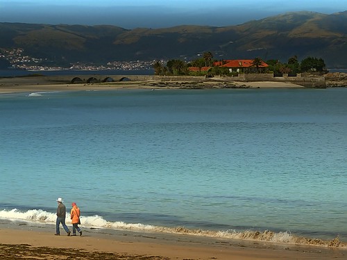 pareja playa paseo galicia ría aguieira murosnoia marmimuralla lacasademissueños
