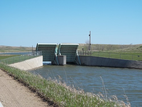 project canal check gate bureau dam structure reclamation garrison diversion mcclusky tainter