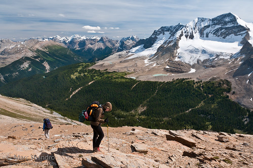 summer people woman canada mountains nature beautiful wonderful landscape high view bright outdoor altitude scenic sunny alpine northamerica rockymountains wilderness elevation majestic twopeople rugged yoho grandness