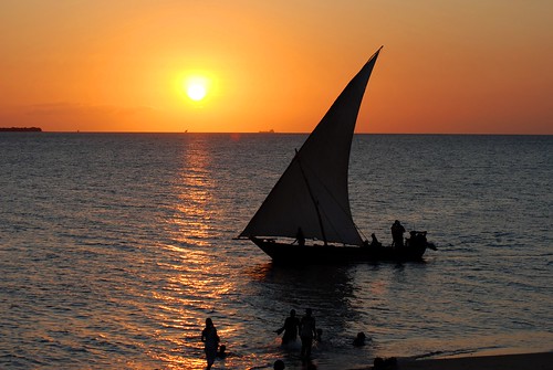 sunset sea silhouette sailing dusk sail zanzibar dhow colorphotoaward bestcapturesaoi
