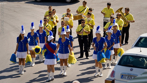blue people music smiling yellow drums cheerleaders wind band trumpet flute instrument marching trombone tuba clarinet abruzzo majorettes atessa
