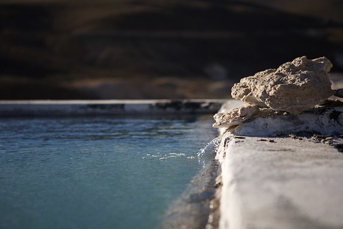 chile trip travel vacation building nature water pool field stone closeup eos reisen flickr day dof view outdoor may wave steam clear atacama andes gps conceptual rim northern thermal travelgroup 2470mm wikinger 2011 canoneos5d canonef2470mmf28l regióndetarapacá bañospuchultisa 4523t