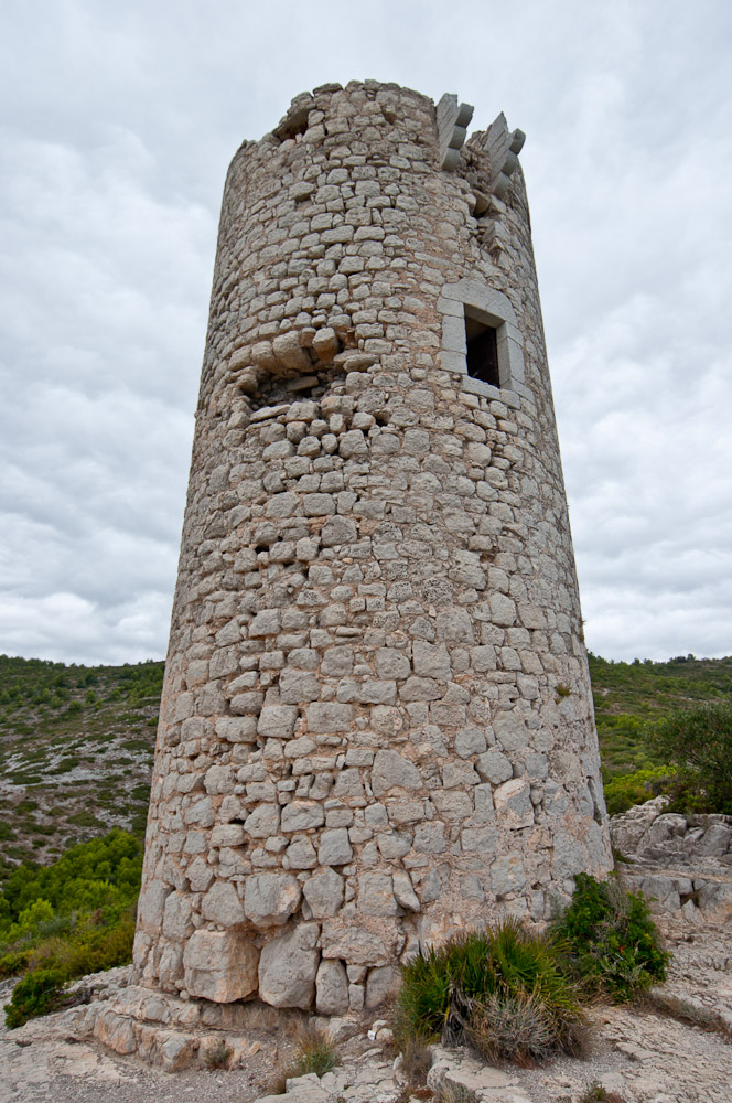 La Torre Badum en el parque natural de la Sierra de Irta