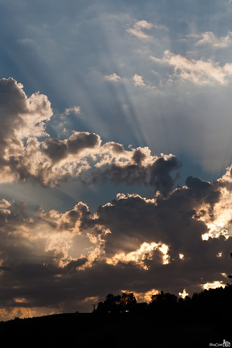 clouds sunrise germany ray silhouettes wolken sunrays schwarzwald blackforest duitsland badenwürttemberg oberharmersbach zonnestralen zonsopkomst silhouetten stralen bracom zwartewould bramvanbroekhoven