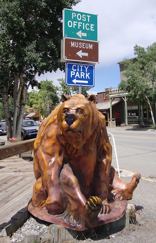 animals bears wyoming roadsideamerica wy parkcounty meeteetse