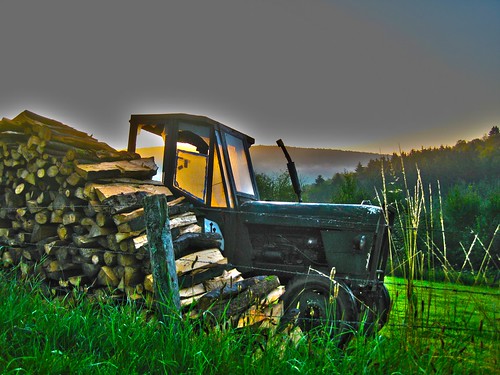 tractor sunrise alone belgium hiking ardennes blues daverdisse