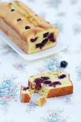 Ricotta cake with lemon and blueberries