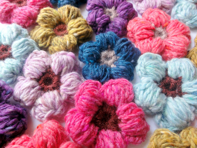 Free pattern: Happy Puffy Flowers В· Sewing | CraftGossip.com