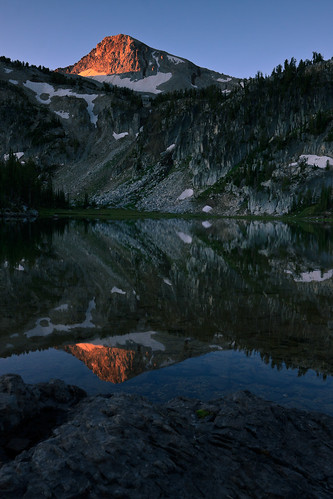 water oregon sunrise mirrorlake backpacking alpinelake eaglecapwildernessarea wallowawitmannationalforest