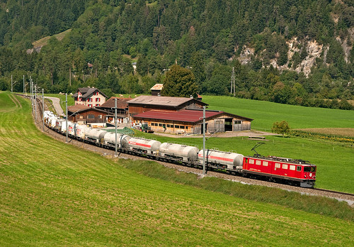 railroad switzerland railway trains svizzera bahn mau freighttrain ferrovia treni rhb graubünden rhätischebahn 5236 schmalspurbahn nikond90 ge66 guterzuge