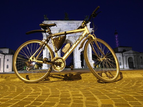 I get around Milan by bike