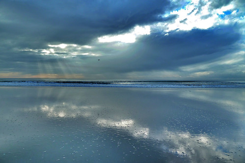 sea newzealand christchurch cloud sun beach sunrise landscape dawn coast sand ray break canterbury shore nz southisland sunup daybreak silverlining waimairi