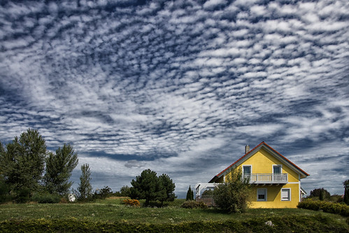 sky house clouds rural landscape austria day cloudy himmel wolken haus landschaft niederösterreich abart loweraustria ländlich regionwide starburst911