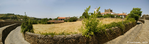 Una granja dentro de la muralla (Bragança, Portugal)
