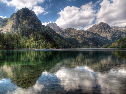 mountain reflection landscape lago spain paisaje reflejo montaña esp aigüestortes lleida espot parcnatural santmaurici