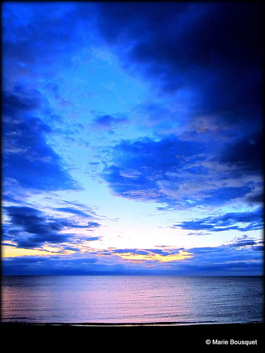 mer bleu ciel nuage roussillon plage aurore levant aube méditerranée saintemarie catalogne pyrénéesorientales mfcc soleillevant suddelafrance bleumarie mariebousquet photomariebousquet