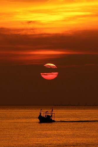 sunset fisherman fishingvillage ef70200mmf4lisusm eflenses tanjungdawai eos1dmarkiv