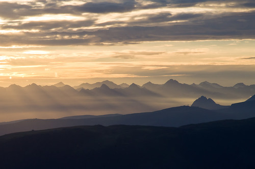 silhouette tramonto nuvole sole roccia altezza montagna notte colossi dolomiti bolzano forcella sassopiatto sudtirol ghiaione lungaesposizione sassolungo massiccio