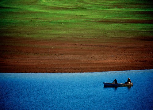 lake man landscape fishing shore twopeople redgreenblue water水shuĭ earth土tŭ primarycolorsadditive