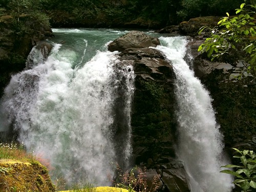 river waterfall washington