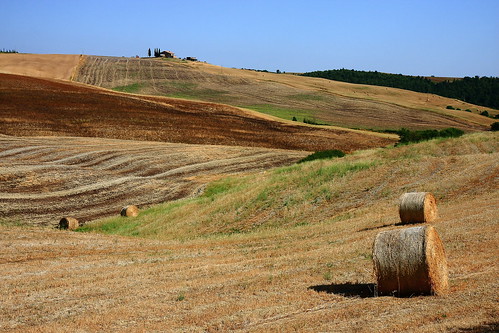 italy landscape countryside view hill hills val tuscany hay bales rolling dorcia platinumheartaward