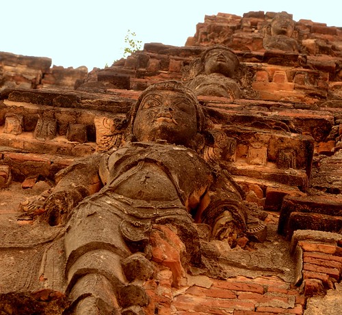 india ruins worldheritagesite karnataka hampi vijayanagarempire vithalatemple gopuramrelief