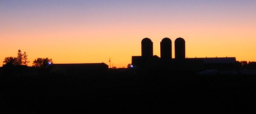 sunset barn farm barnsilhouette clarendonquebec saturdayfarmsunsets corrhavenfarms