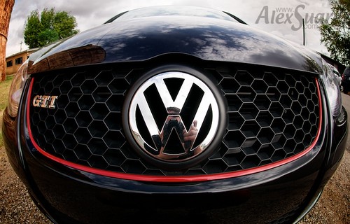 auto usa black car vw volkswagen logo us automobile lexington tx grill badge gti honeycomb redstripe 2007 bmp mkv dsg blackmagicpearl snowsbbq