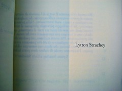 Michael Holroyd, Litton Strachey. ilSaggiatore 2011; [resp. grafica non indicata], alla cop.: Dora Carrington: Lytton Strachey ©the gallery collection/Corbis. p. 5, (part.), 1