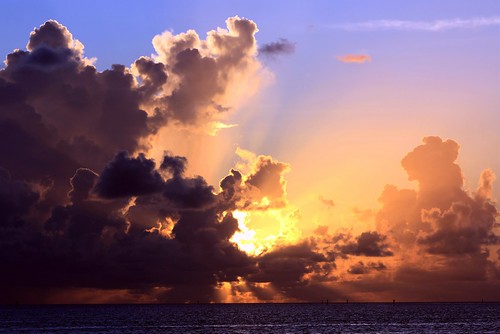 morning nature sunrise colorful unitedstates florida dramatic atlanticocean cloudscape floridakeys southflorida islandchain islamoradaflorida