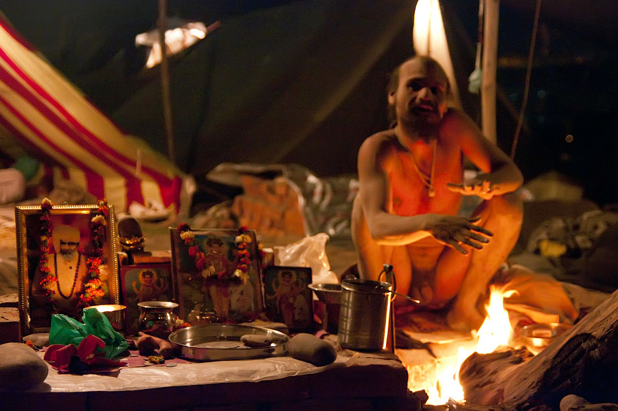 Лагерь нага-баба, Кумбхамела 2010 © Kartzon Dream - авторские путешествия, авторские туры в Индию, тревел фото, тревел видео, фототуры