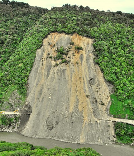 newzealand cliff highway gorge manawatu landslip sh3
