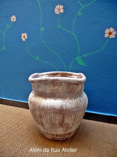 Vaso de cerâmica pintado à mão