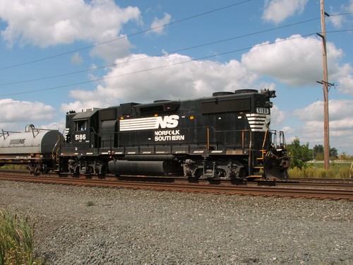 railroad ohio chicago train star ns steel north norfolk delta line southern emd gp382 5186 b41 highhood