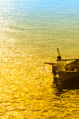 sunset italy lake como yellow canon boat fishing italia goldfish bellagio lombardia lombardy canonef70200mmf28lusm canoneos50d canon50d mygearandme mygearandmepremium mygearandmebronze mygearandmesilver mygearandmegold mygearandmeplatinum mygearandmediamond