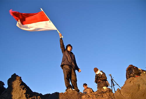 indonesia fuji flag mountfuji raisingtheflag sunriseonmtfuji
