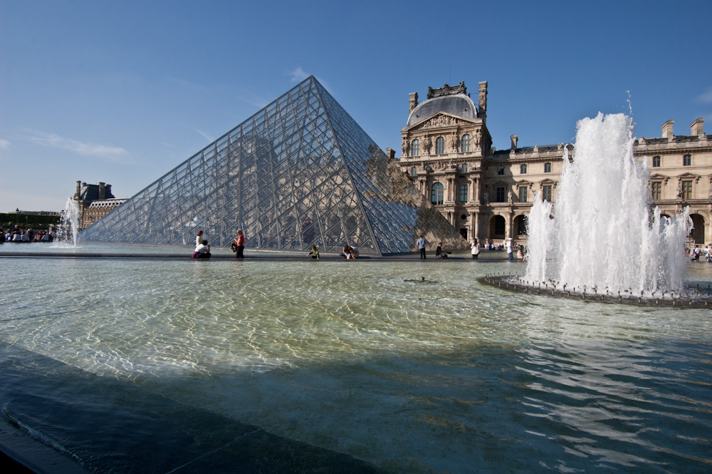 Las Pirámides del Museo del Louvre