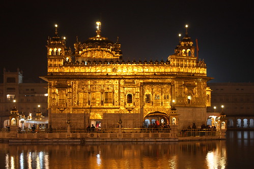 amritsar goldentemple sikh sikhtemple india temple punjab harmandirsahib darbarsahib gurdwara sikhism 2008 gold guruarjan langar sarovar amrit raviriver ravi night