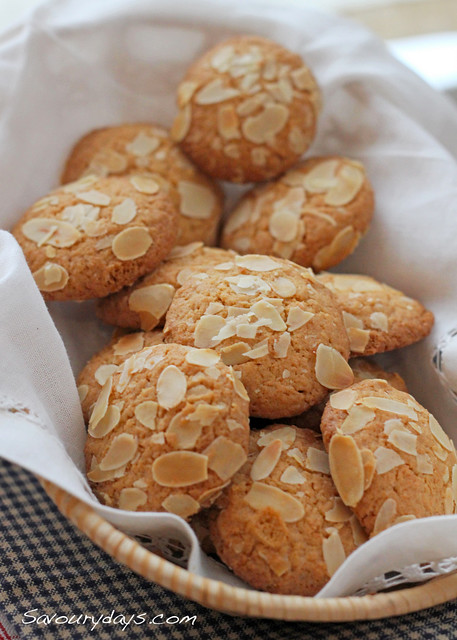 Bánh quy dừa hạnh nhân - Almond coconut cookies - Savoury DaysSavoury Days