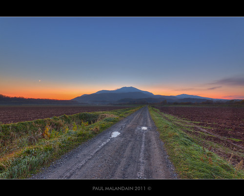 autumn sunset moon mountains colour nature japan colorful hokkaido sigma fields 1020mm hdr niseko ploughed cresent annupuri kutchan canoneos50d