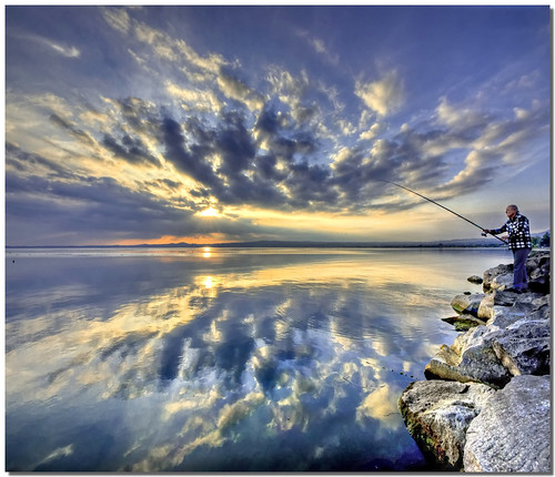 sunset sky lake clouds reflections lago mirror fishing fisherman tramonto nuvole cielo riflessi bolsena pescatore specchio reflexes pescare simmetrie symmetries nespyxel stefanoscarselli