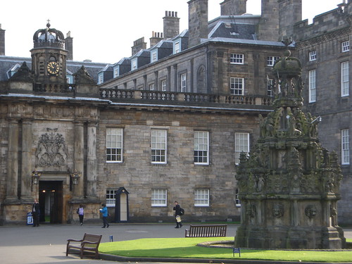 Día 5: Reino Unido (Escocia: Edimburgo con la Ciudad Vieja y Royal Mile, Canongate, Parlamento, Holyrood Palace & Abbey, etc ).